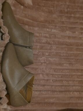 comfortview Taupe Ankle Booties with Side Zip